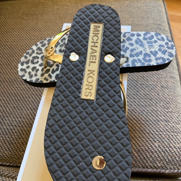 Michael Kors Jet Set Cheetah Print Flip Flop NWT - Picture 3 of 3